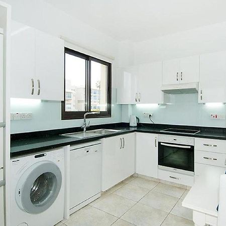 Beautiful 2-Bedroom Apartment - Great Location بافوس المظهر الخارجي الصورة