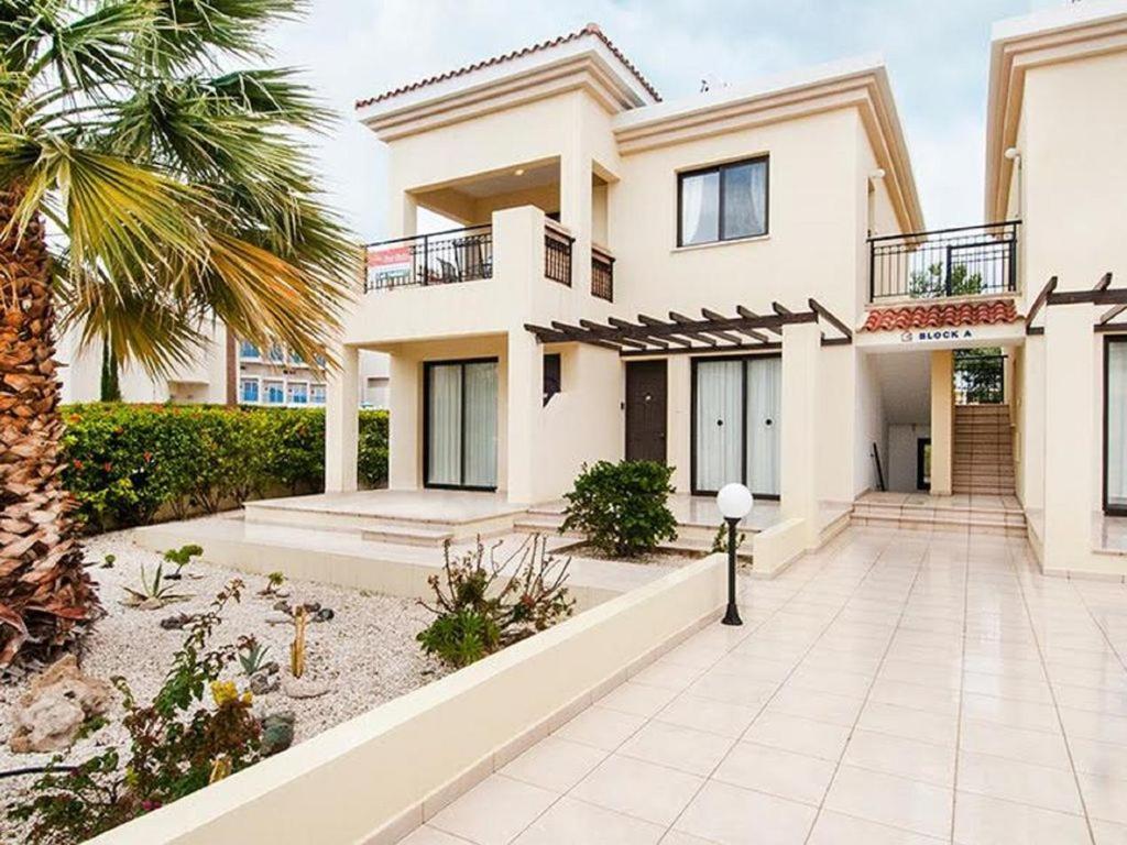 Beautiful 2-Bedroom Apartment - Great Location بافوس المظهر الخارجي الصورة