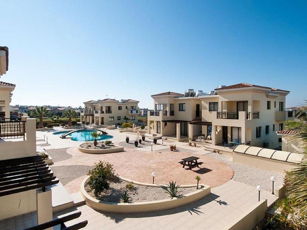 Beautiful 2-Bedroom Apartment - Great Location بافوس المظهر الخارجي الصورة
