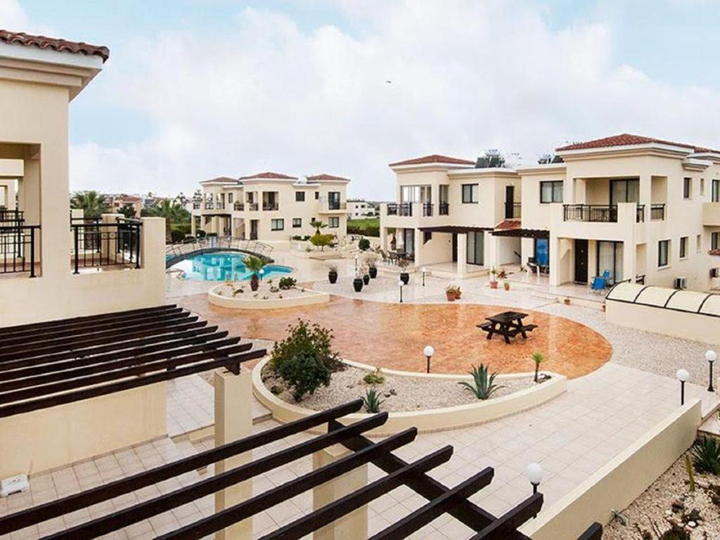 Beautiful 2-Bedroom Apartment - Great Location بافوس المظهر الخارجي الصورة