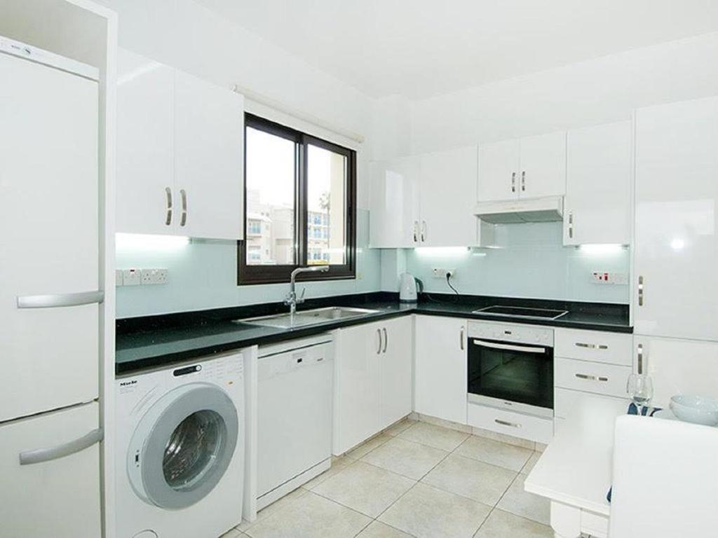 Beautiful 2-Bedroom Apartment - Great Location بافوس المظهر الخارجي الصورة