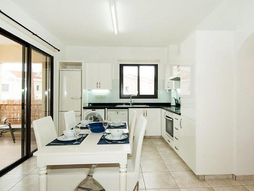 Beautiful 2-Bedroom Apartment - Great Location بافوس المظهر الخارجي الصورة